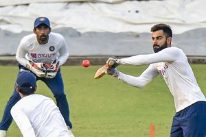 Wriddhiman Saha reveals how he helps Rishabh Pant in wicket keeping