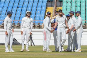 Ranji Trophy final: Bengal fight back but Saurashtra maintain upper hand