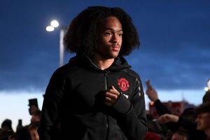 Solskjaer sees 'bright future' for Chong after confirming two-year contract