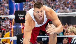 Rob Gronkowski signs with WWE, set for Wrestlemania appearance