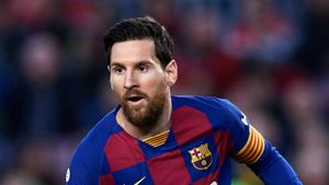 Fabregas 'fully confident' Messi will stay at Barca, open to coaching Madrid