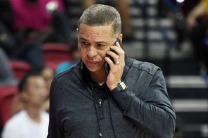 New York Knicks keep GM Scott Perry with one-year deal