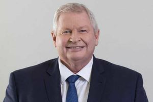 Ian Smith honoured with Bert Sutcliffe medal for contribution to New Zealand cricket