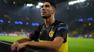 Achraf Hakimi's agent denies Inter offer, Dortmund loanee to make Madrid return