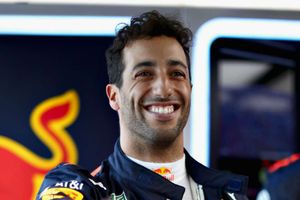 McLaren sign Ricciardo as Sainz replacement for 2021