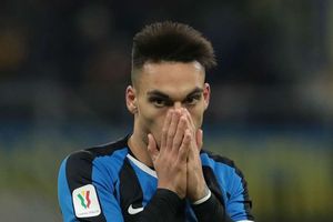 Suarez tells Lautaro to stay at Inter amid Barcelona links