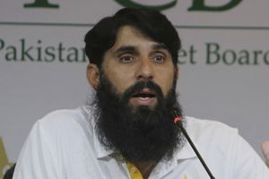 Misbah-ul-Haq advocates resumption of cricket with right safety barriers
