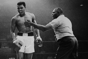 On this day in sport: Ali wins controversial Liston rematch, Liverpool pull off Istanbul miracle