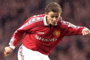 Solskjaer tells Man Utd squad to match hunger of treble heroes