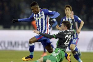 Coronavirus in sport: Hertha Berlin's Salomon Kalou suspended over handshake video