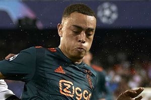 Rumour Has It: Barcelona want Dest to solve problematic right-back position