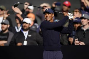 Woods-Manning prevail in star-studded match, raised $20m for charity