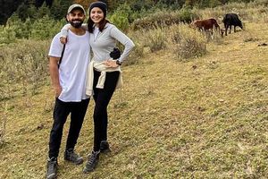 WATCH: Anushka Sharma bowls to Virat Kohli at their Mumbai residence