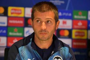 Valencia coach Celades sacked, sporting director resigns