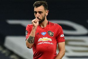 Tottenham 1-1 Manchester United: Fernandes on the spot to deny Mourinho and Spurs