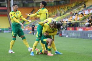 Cantwell takes a knee to support Black Lives Matter after scoring against Man Utd