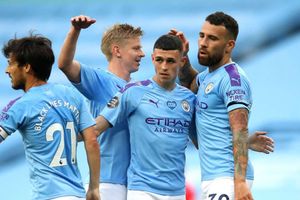 Give David Silva a new contract! - Foden lauds Man City great