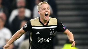 Rumour Has It: Man Utd prepared to sacrifice to beat Real Madrid to Van de Beek