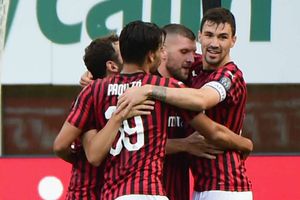 Milan 2-0 Roma: Red-hot Rebic and Calhanoglu strike late