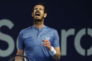 Murray goes down to Edmund in Battle of the Brits