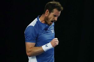 Andy Murray victorious in Battle of the Brits opener