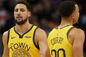 Warriors pair Curry, Thompson take part in Oakland protest