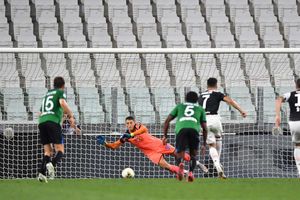 Ronaldo handles pressure in an incredible way – Sarri praises Juventus star