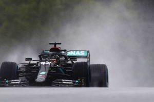 Hamilton supreme in the rain to claim Styrian Grand Prix pole