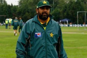 Inzamam dismisses Flower's charge against Younis