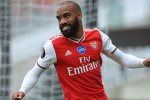 Arteta wants Lacazette talks over Arsenal future