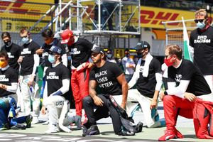 Hamilton among 14 F1 drivers to take a knee
