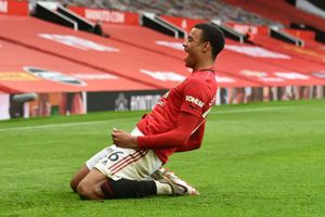 Premier League: Five-star United march on, Leicester back on track