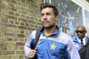 Mohammad Amir blames team management for decision to retire at 28