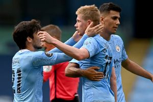 Manchester City 5-0 Norwich City: Record-equalling De Bruyne stars in fitting Silva farewell