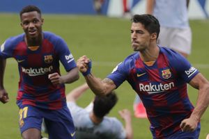 Barcelona keep La Liga title hopes alive