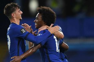 Chelsea 3-0 Watford: Willian strikes again as Blues return to fourth