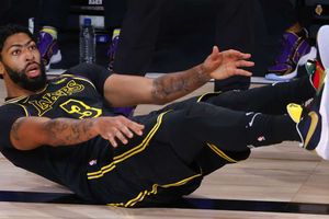 Anthony Davis allays injury fears after Lakers' Game 4 win