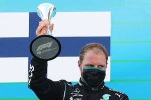 Bottas rues poor start after losing further ground