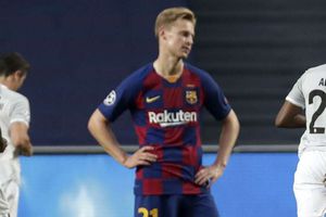 De Jong: Barcelona have a lot of problems after Champions League mauling
