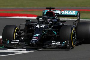 Hamilton tops Bottas for home pole after qualifying spin