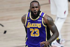 LeBron surpasses Jordan as Lakers top Trail Blazers in Game 3, Giannis' Bucks move ahead