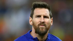 Messi quotes about Man City move are fake, insists father