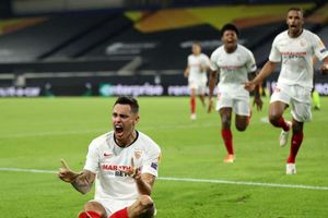 Wolves 0-1 Sevilla: Jimenez penalty miss costly as Ocampos sets up Man Utd semi-final