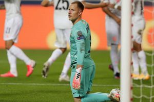 Bayern Munich's Neuer saddened to see German rival Ter Stegen concede eight goals
