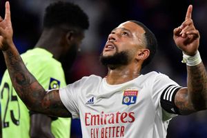 Depay can only 'dream of big clubs' amid Barcelona links