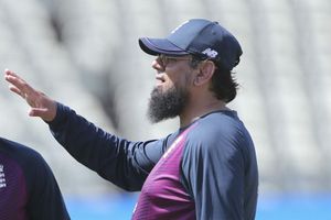 PCB reprimand Saqlain Mushtaq for praising MS Dhoni on his Youtube channel
