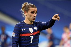 Griezmann finally gets Barcelona number seven shirt – as NBA star Kevin Durant delivers the big reveal