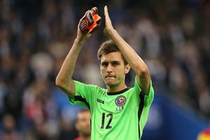 Milan sign Lyon goalkeeper Tatarusanu