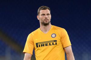 Inter goalkeeper Padelli signs one-year extension