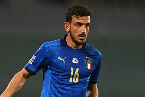Paris Saint-Germain sign Florenzi from Roma on initial loan